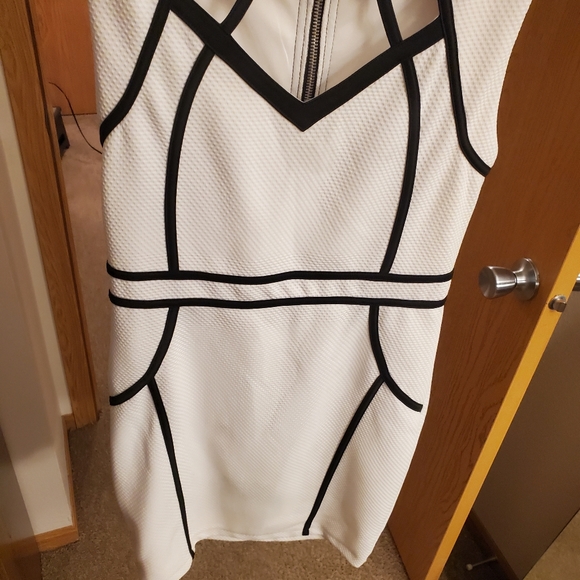 Bundle only White with black accent dress - Picture 4 of 5